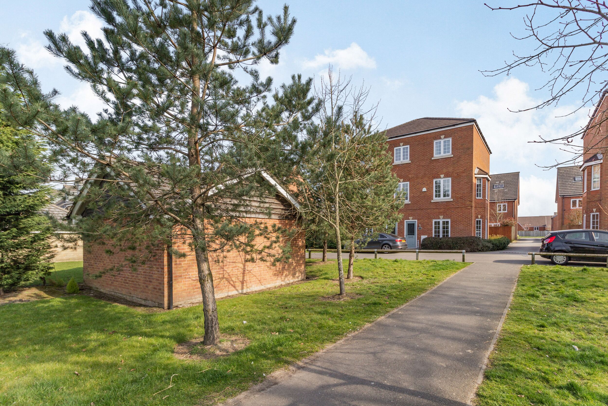 MAYFAIR, family friendly, with a garden in Billinge