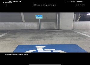 Property grounds - Luxury Contemporary Balcony -GALLERIA MALL BEAUTY (Houston)