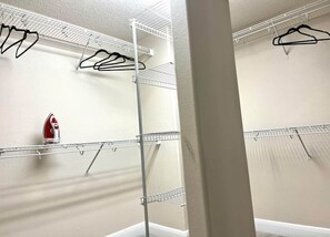 Interior - Luxury Contemporary Balcony -GALLERIA MALL BEAUTY (Houston)