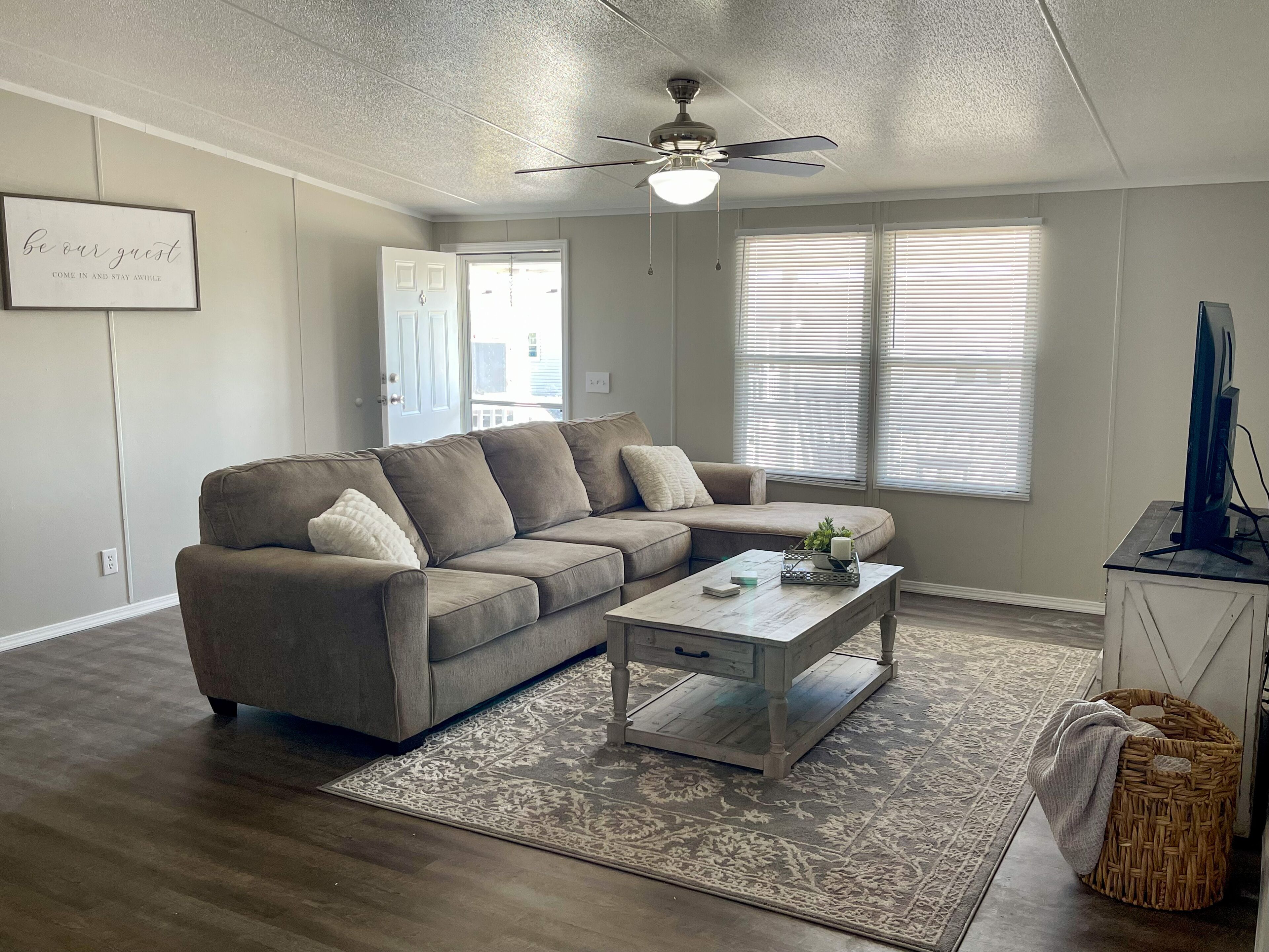 スマートテレビ、DVD プレーヤー、ビデオライブラリ