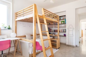 1 bedroom, desk, iron/ironing board, free WiFi - Room and private small bathroom. Between Mondello Beach and Old Town! Free Park. (Palermo)