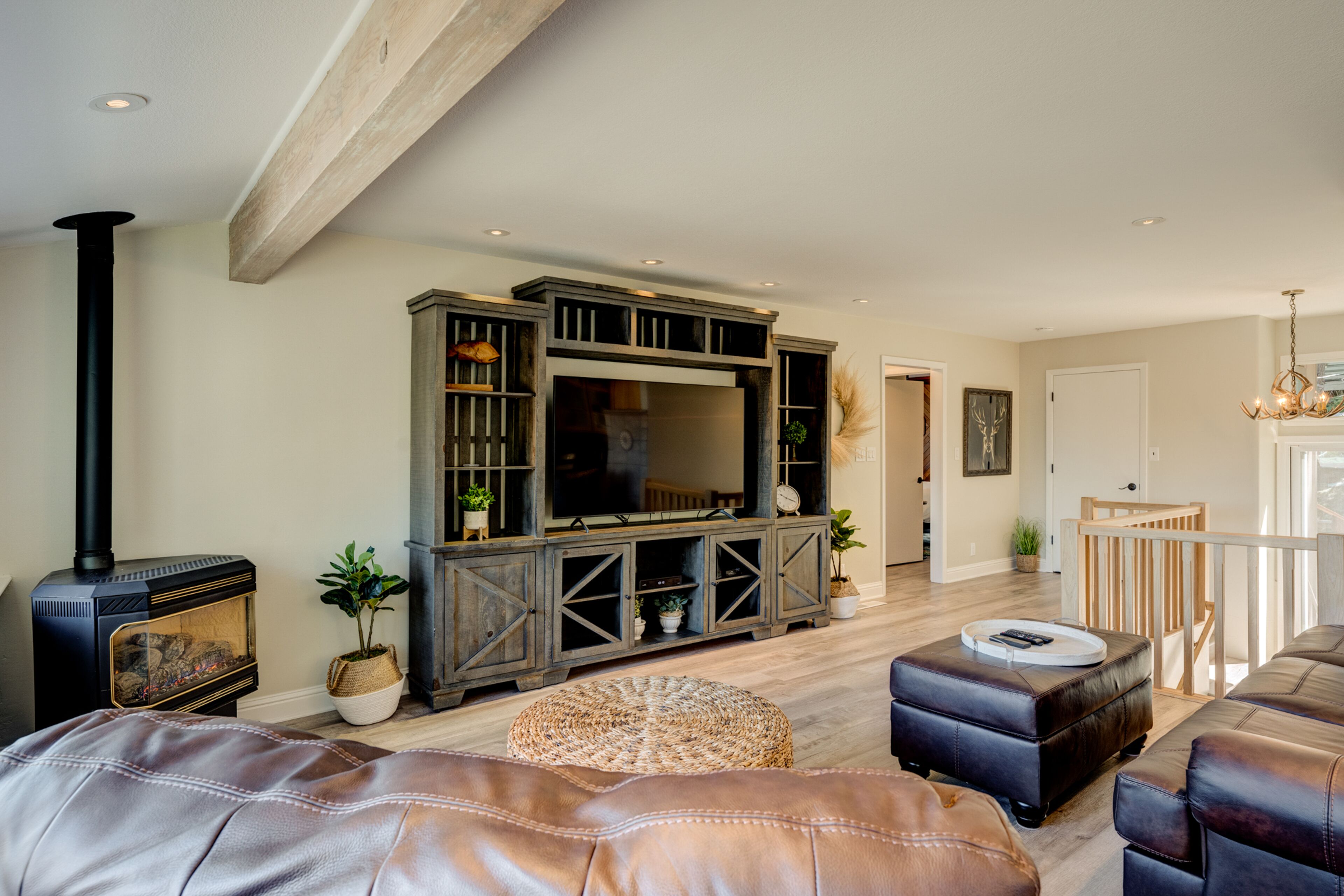 Huge lake-view home with private hot tub, fireplace & 2-car garage - near slopes