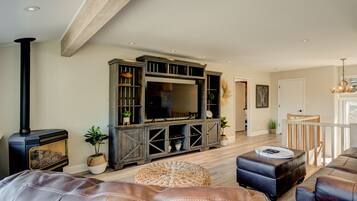 Télévision, cheminée