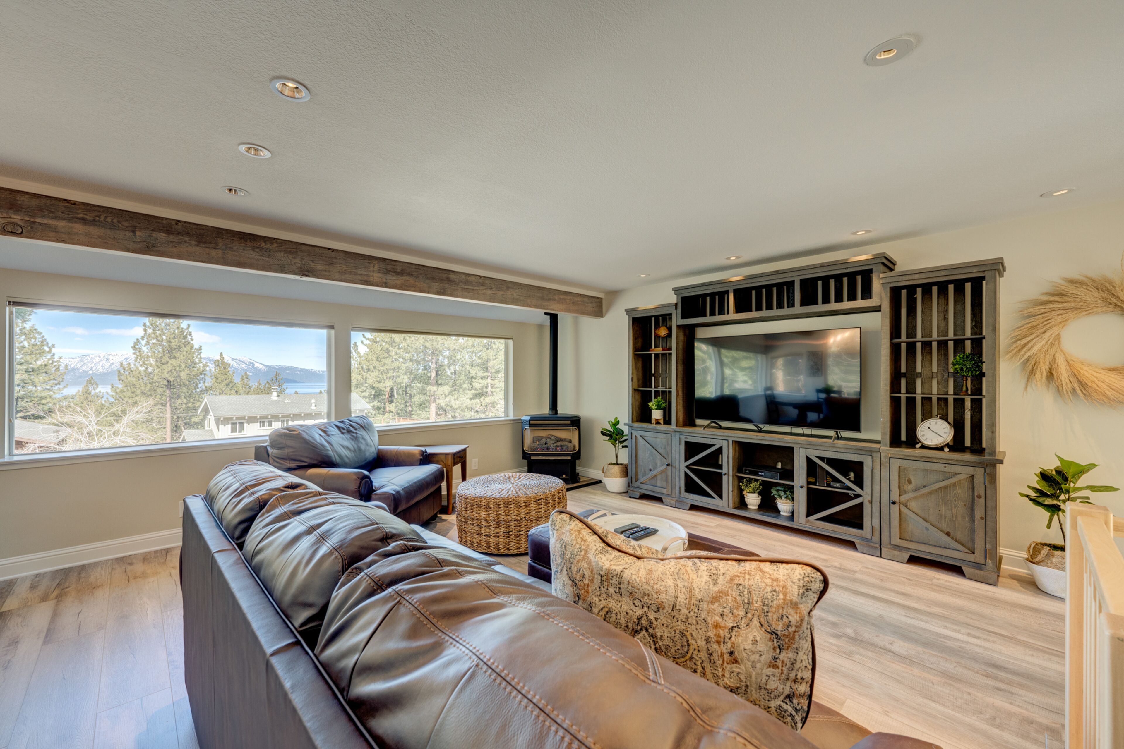 Huge lake-view home with private hot tub, fireplace & 2-car garage - near slopes