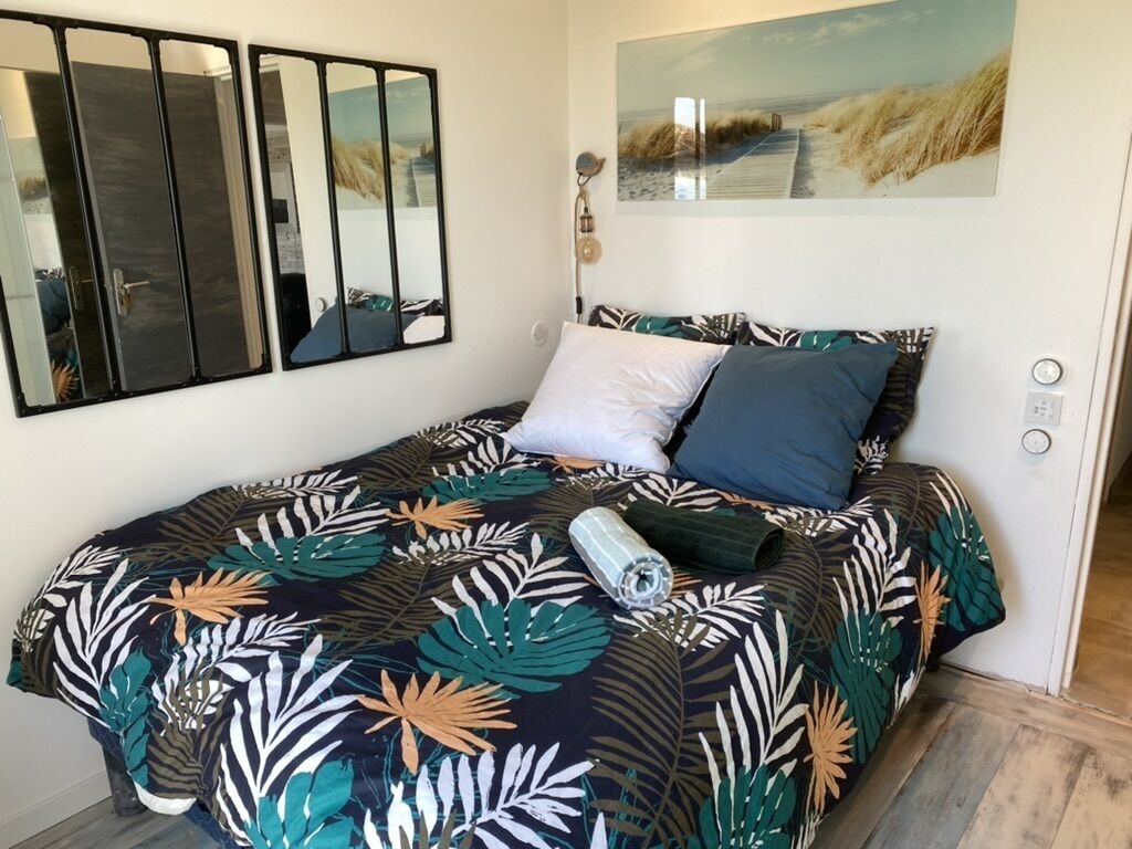 SEA VIEW Bandol Apartment Sea view Large terrace of 45m2, Parking, Swimming pool