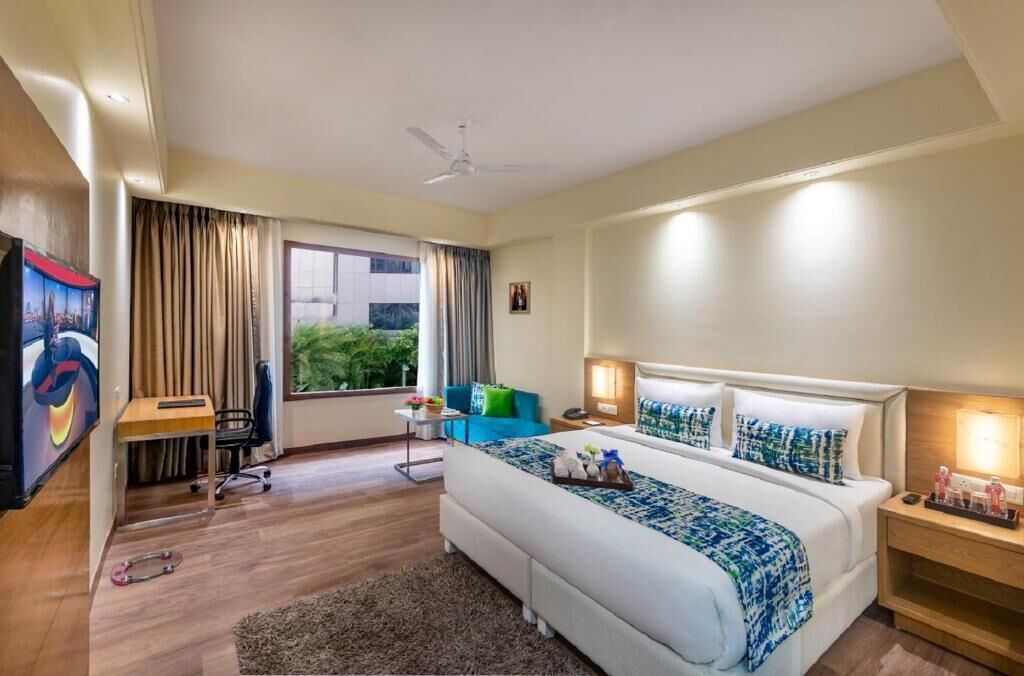 Peralatan tempat tidur premium, bar mini, peti besi dalam bilik 