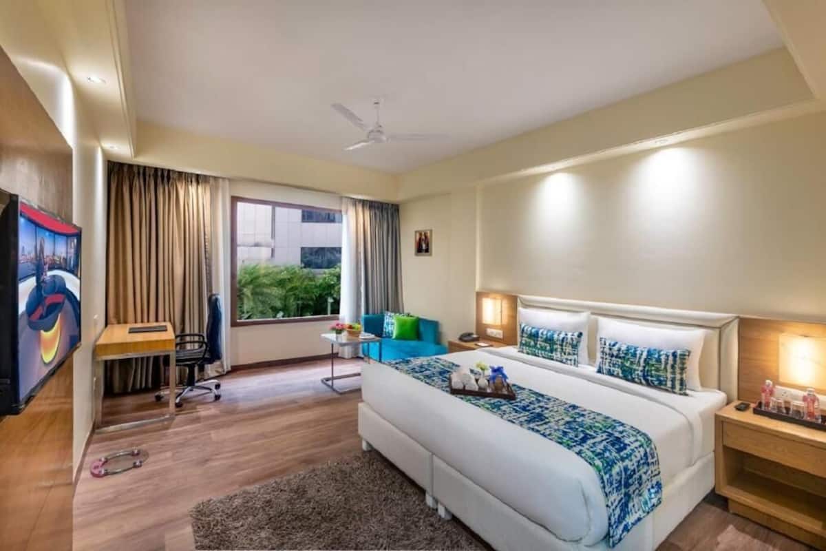 Premium bedding, minibar, in-room safe, soundproofing