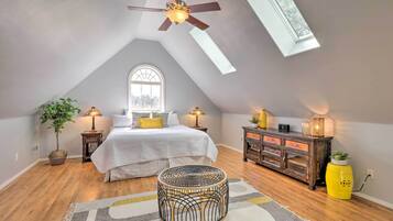 5 bedrooms, desk, iron/ironing board, travel crib