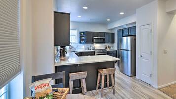 Coffee/tea maker, fridge, microwave, stovetop