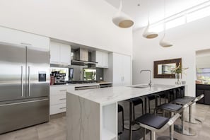 Luxury House | Private kitchen | Full-size fridge, microwave, oven, stovetop - Tenterfield Beachfront Luxury 4 Bedroom Holiday Home (Oak Beach)
