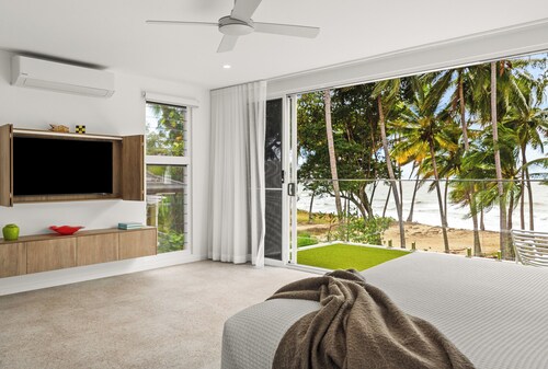 Tenterfield Beachfront Luxury 4 Bedroom Holiday Home