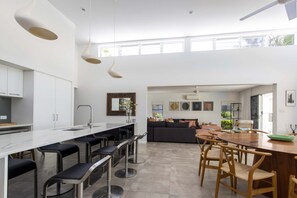 Luxury House | Private kitchen - Tenterfield Beachfront Luxury 4 Bedroom Holiday Home (Oak Beach)