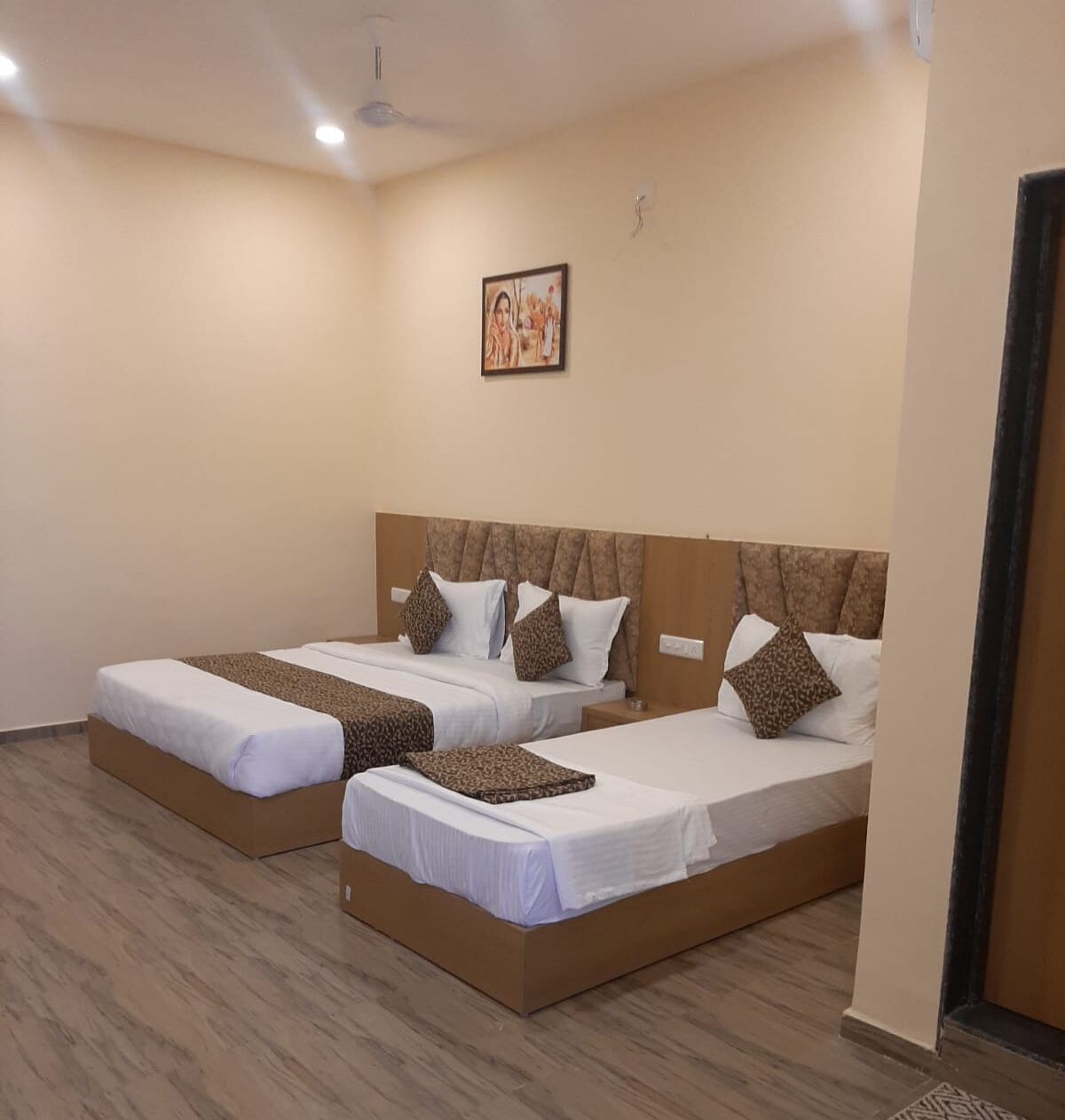 Free WiFi, bed sheets