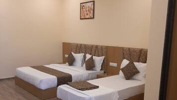 Habitación triple Deluxe | Wifi gratis y ropa de cama