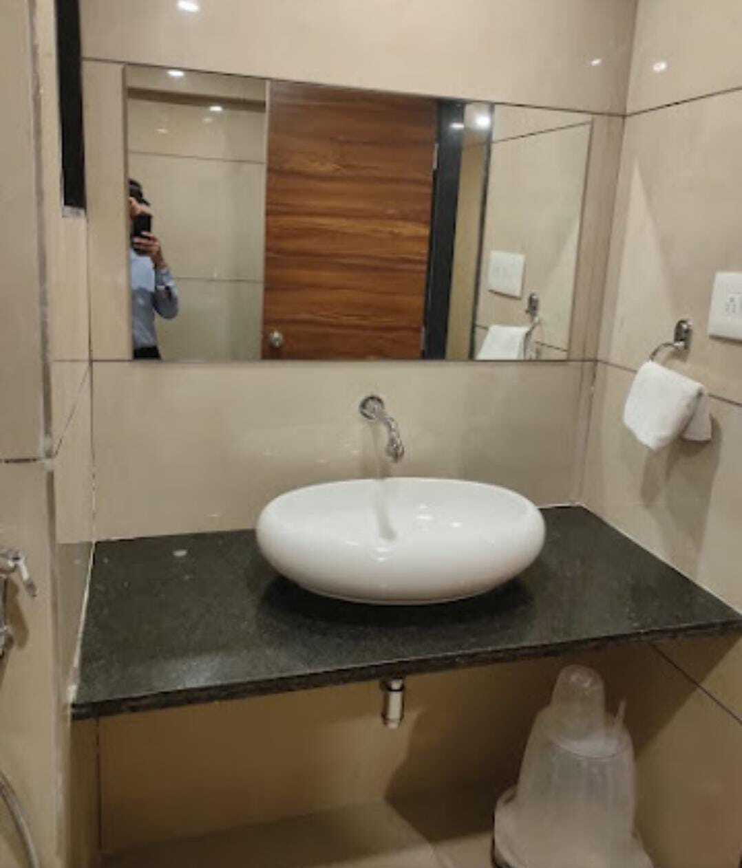 Vòi sen/bồn tắm kết hợp, vòi sen phun mưa, khăn tắm 