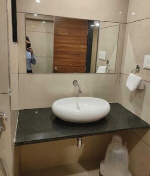 Duschwanne, Regendusche, Handtücher