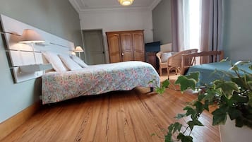 4 sovrum, skrivbord, wi-fi och sÀngklÀder