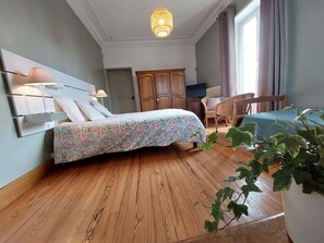 4 Schlafzimmer, Schreibtisch, WLAN, Bettwäsche