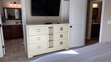 4 bedrooms, desk, iron/ironing board, free WiFi