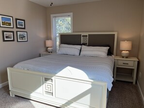 4 bedrooms, desk, iron/ironing board, free WiFi