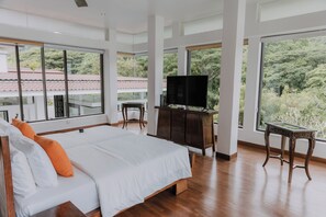Luxury-Villa | 4 Schlafzimmer, hochwertige Bettwaren, Schreibtisch