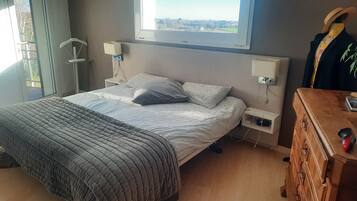 5 habitaciones, tabla de planchar con plancha y wifi gratis