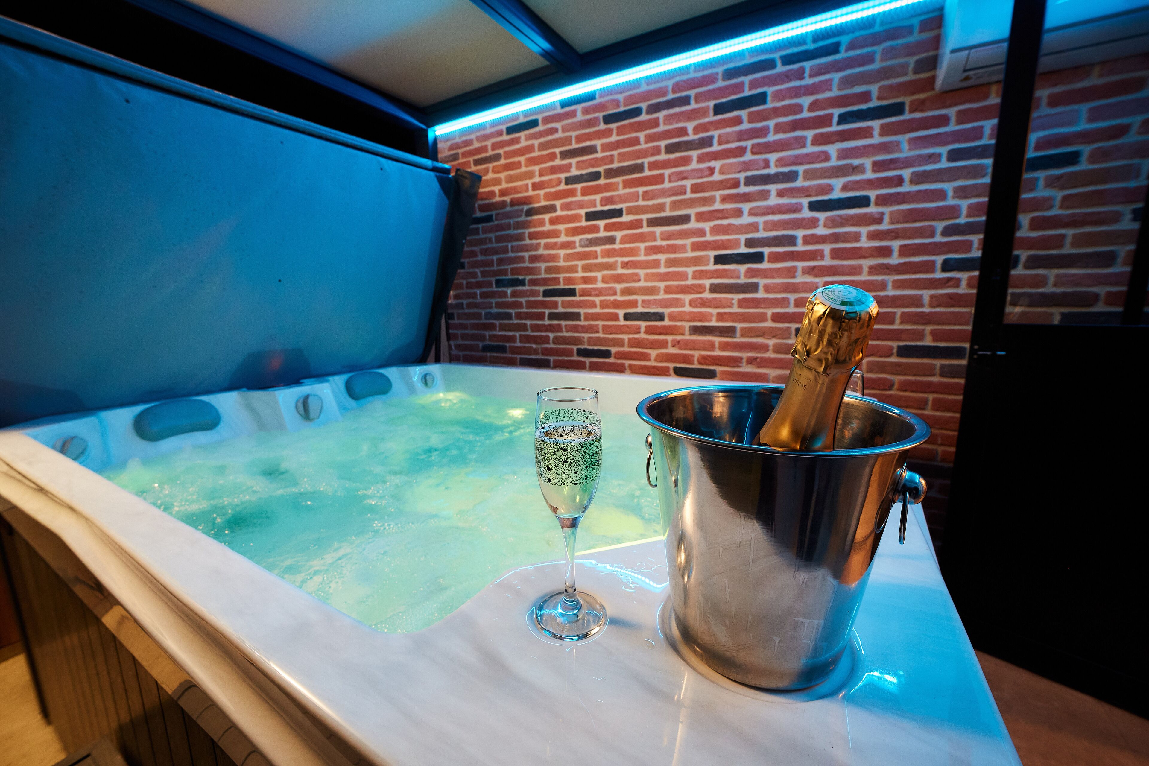 LE MARTIN PECHEUR furnished 4 stars with private jacuzzi