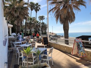 屋外ダイニングエリア