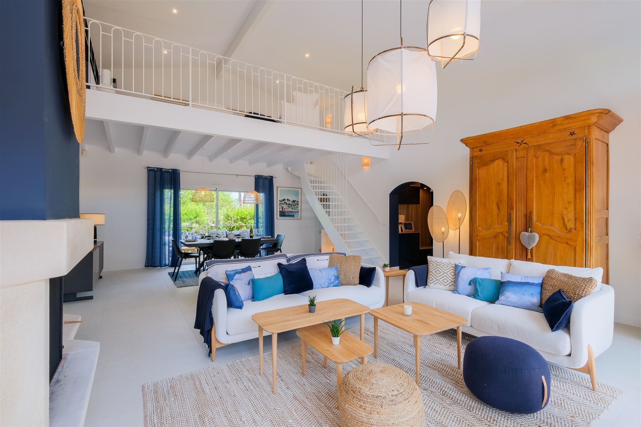 Luxury villa in Cap Ferret with swimming pool between the basin and the ocean