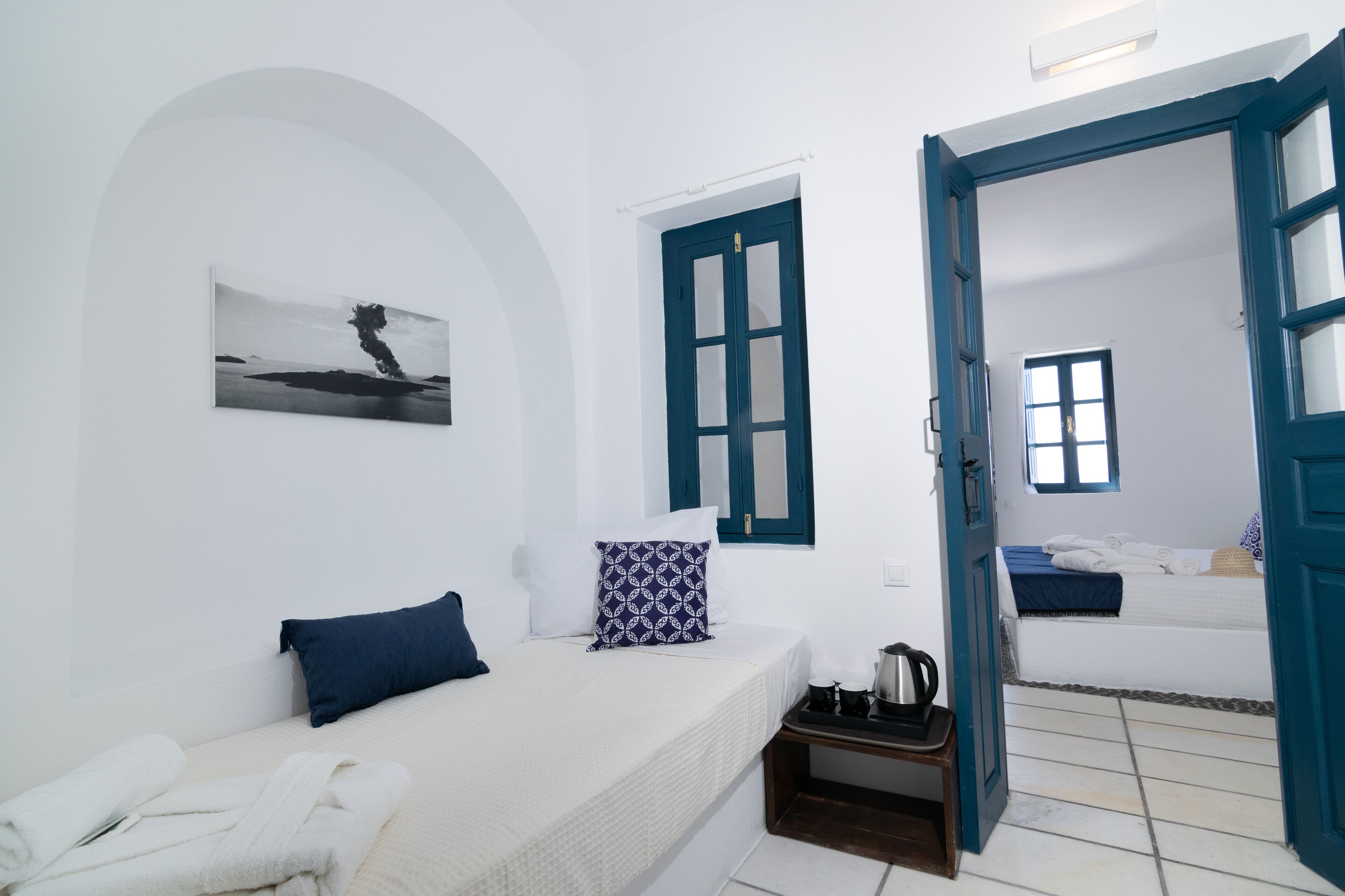 Junior Suite Caldera & Volcano View | Minibar, free cots/infant beds, free WiFi, bed sheets