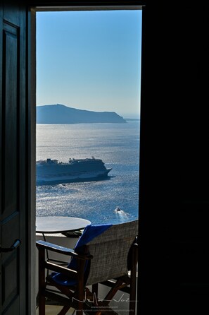 Premium Double Caldera & Volcano View | Minibar, free cribs/infant beds, free WiFi, bed sheets - Delion View Hotel (Santorini)