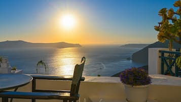 Premium Double Caldera & Volcano View | 1 camera, minibar, culle/letti per bambini (gratuiti), Wi-Fi gratuito