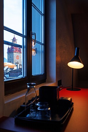Dobbeltrom – design | Safe på rommet, skrivebord, blendingsgardiner og wi-fi (inkludert)