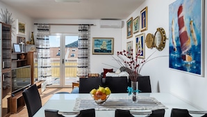 Apartment (Two Bedroom Apartment with Balcony an) | Dining room - Apartment Koke (Dubrovnik)