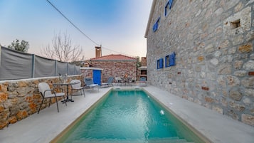 Seasonal outdoor pool, pool umbrellas, sun loungers