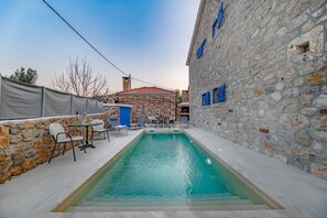 Seasonal outdoor pool, pool umbrellas, sun loungers - Villa Maza (Pasman)