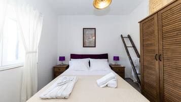 Traditional Villa, 5 Bedrooms, Private Pool, Sea View | 5 bedrooms, individually decorated, individually furnished