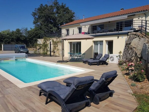 Outdoor pool - Appt neuf 😀 entièrement équipé❗ (Arpajon-sur-Cère)