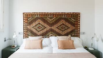 3 slaapkamers, een strijkplank/strijkijzer, gratis wifi, beddengoed