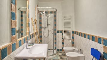 Superior Double or Twin Room | Bathroom | Shower, free toiletries, hair dryer, bidet