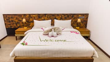 Deluxe Double Room | Hypo-allergenic bedding, minibar, in-room safe, blackout curtains