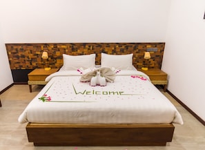 Deluxe Double Room | Hypo-allergenic bedding, minibar, in-room safe, blackout drapes