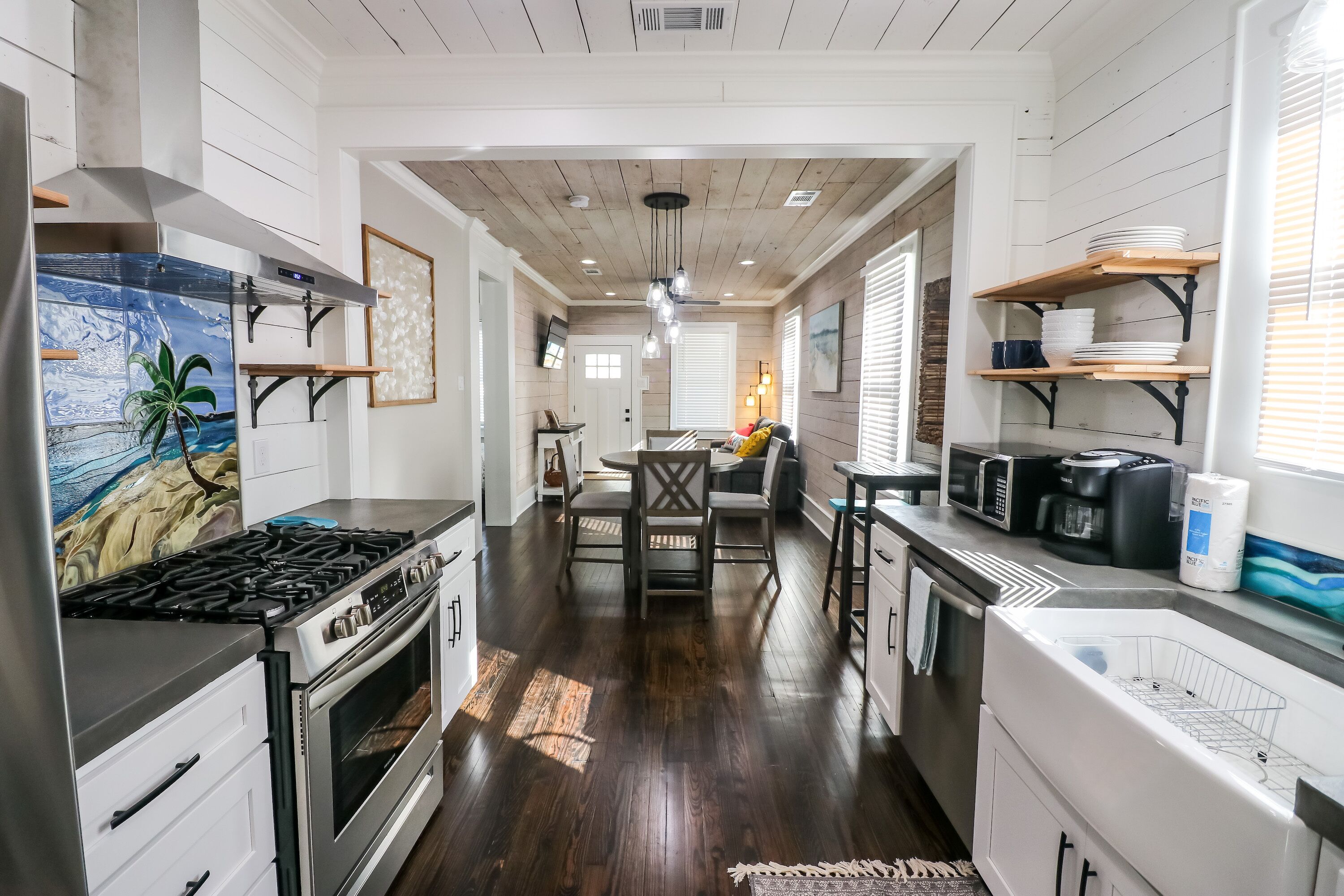 Pet-friendly, stylish and Great location!