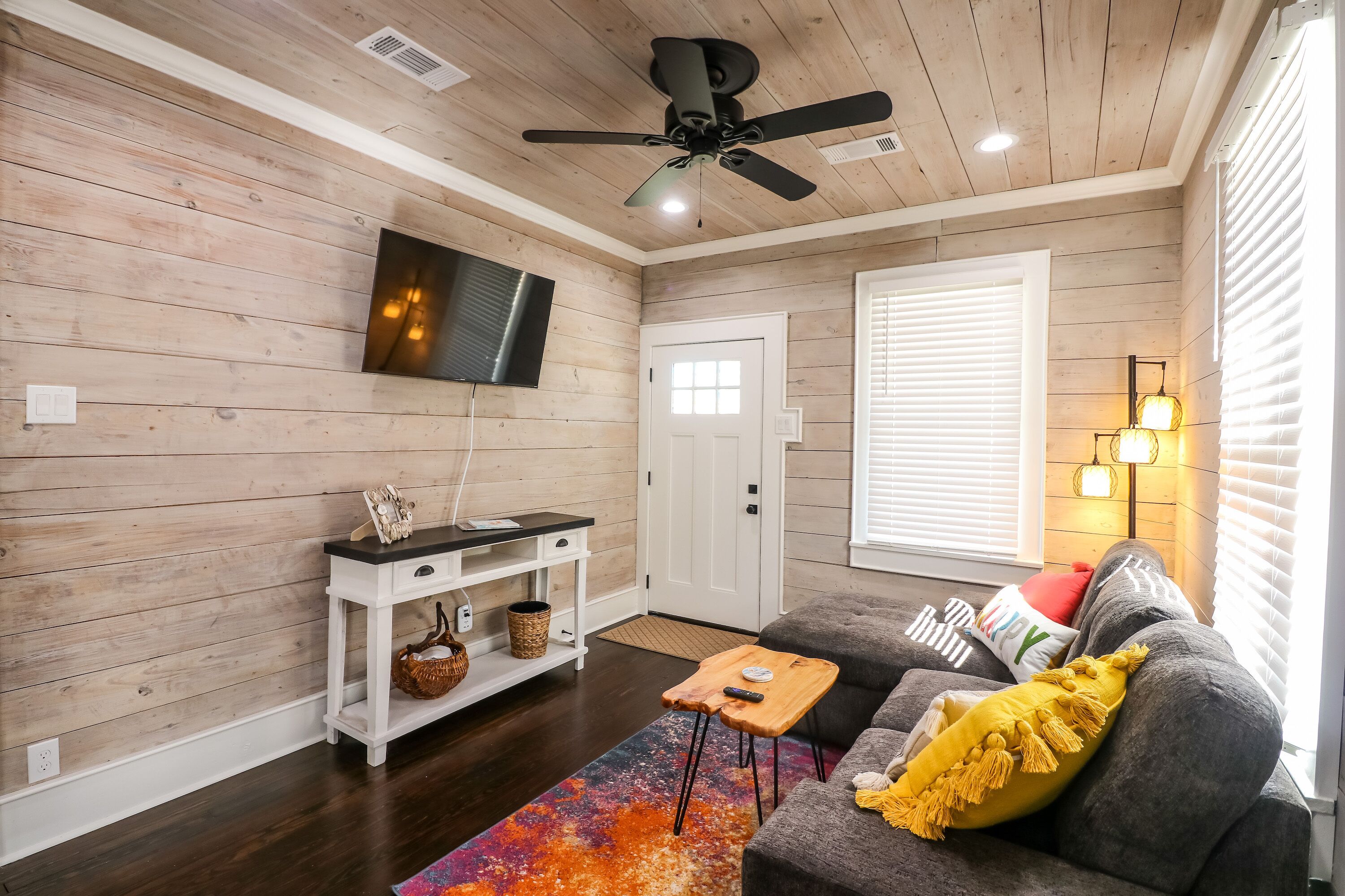 Pet-friendly, stylish and Great location!