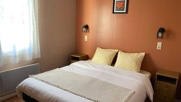 2 dormitoris, caixa forta a l'habitació i planxa i posts de planxar