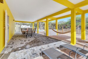 Outdoor dining - Villa Yellow Rose in Kralendijk (Kralendijk)