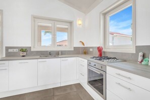 Fridge, microwave, oven, stovetop - Villa Kas Gia with garden and lovely private pool (Kralendijk)