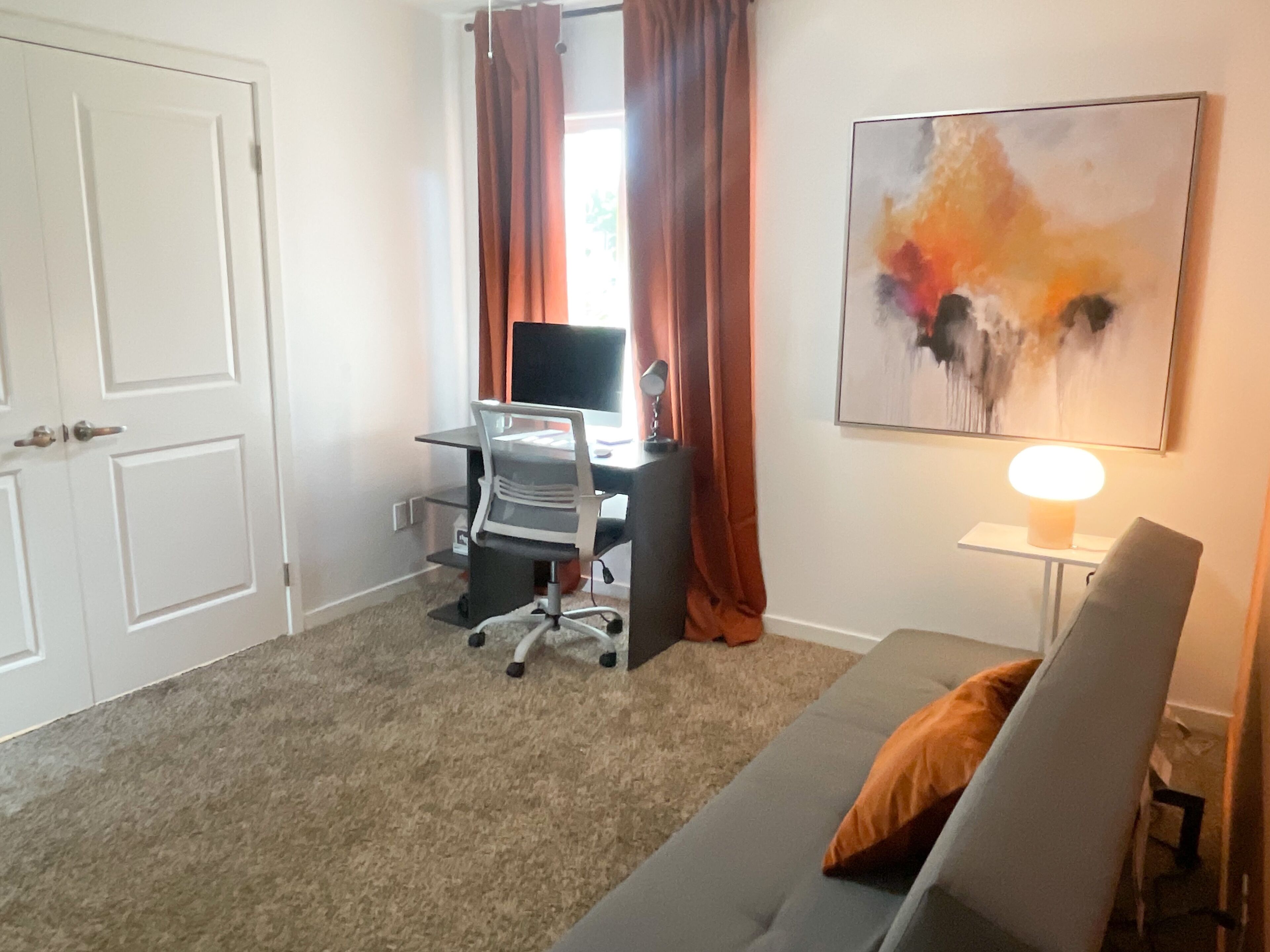 Gorgeous Home with Mountain Views, Quick drive to Festivals
