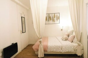 1 غرفة نوم ومكواة/لوح كي وواي فاي وملاءات أسرّة