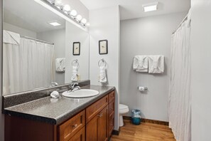 House, Multiple Beds (A Gatlinburg Getaway #1228) | Bathroom | Towels